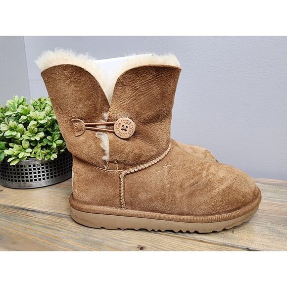 UGG Bailey Button II Boots Chestnut Suede kids Size 5 Pull On Shearling 1017400K - Picture 1 of 15